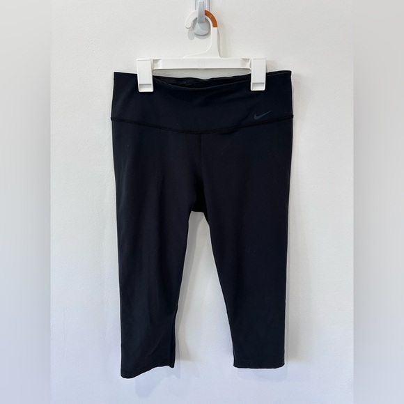 Nike Dri-Fit Women’s Cropped Capri Leggings Black - Size M - Picture 1 of 5